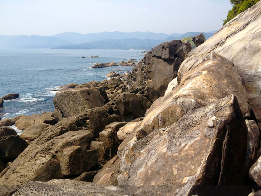竹ヶ島の岸壁